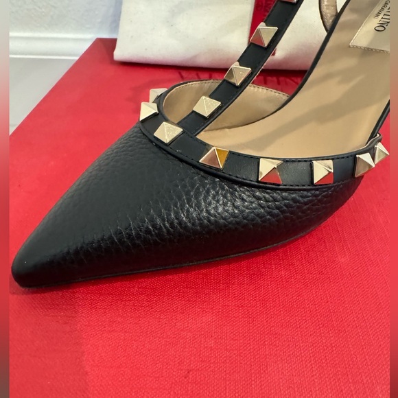 Valentino Garavani Rockstud Cage 65mm in Black and gold hardware - Picture 13 of 17